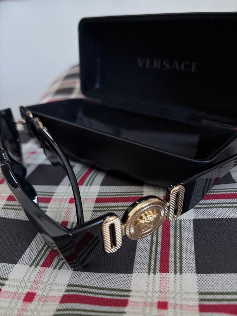 男女兼用 VERSACEブラック メドゥーサ ビギー サングラス