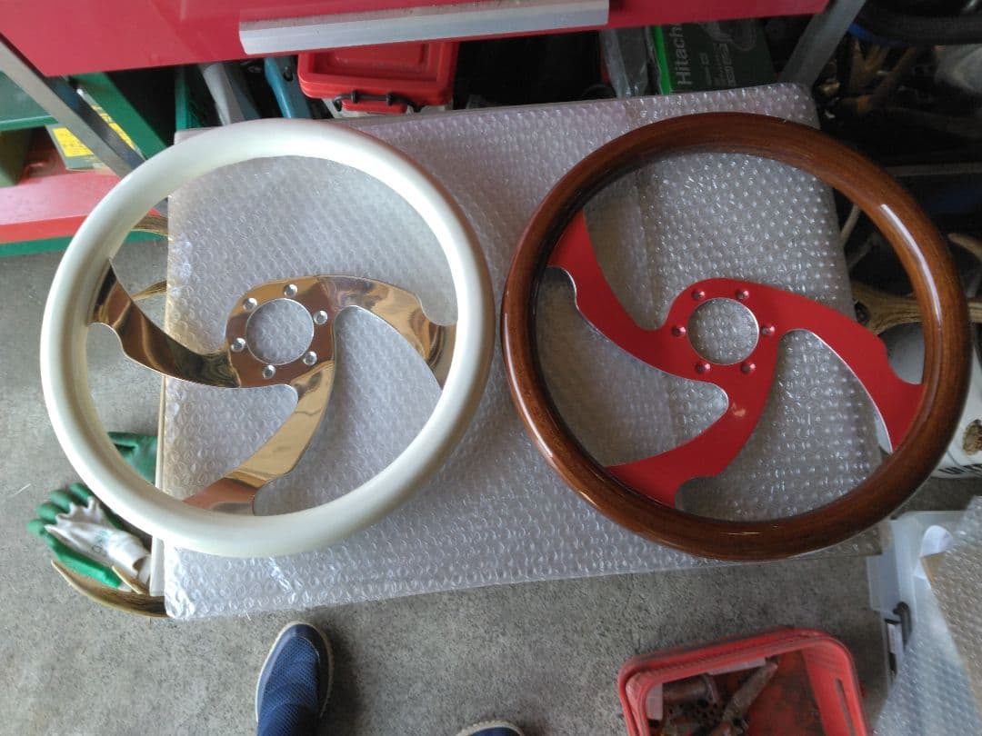 ホワイト ステアリング。ウッド ステアリングホイール 二本での販売