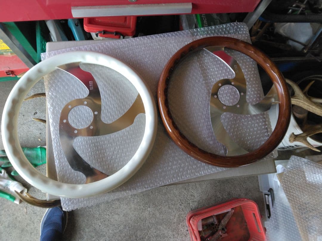 ホワイト ステアリング。ウッド ステアリングホイール 二本での販売