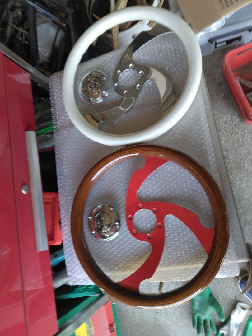 ホワイト ステアリング。ウッド ステアリングホイール 二本での販売