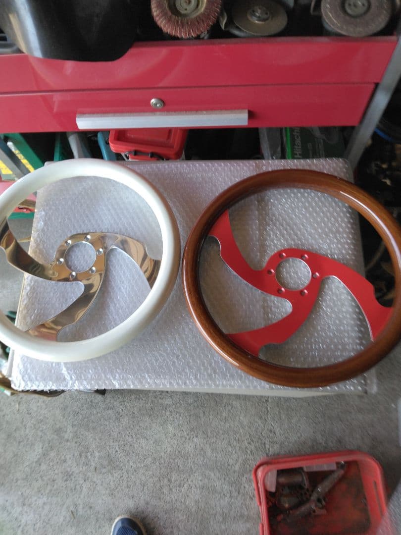 ホワイト ステアリング。ウッド ステアリングホイール 二本での販売