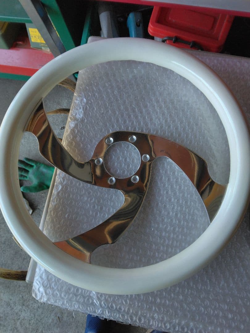 ホワイト ステアリング。ウッド ステアリングホイール 二本での販売