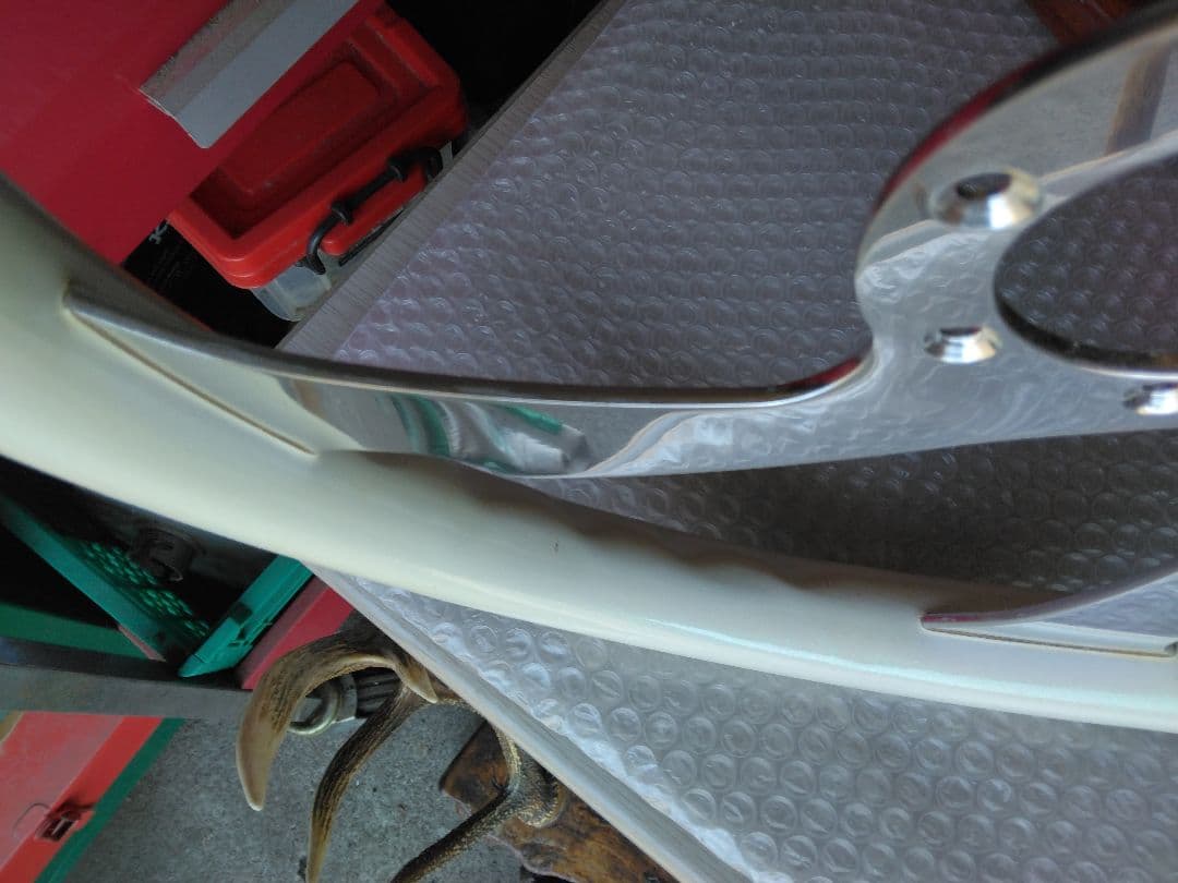 ホワイト ステアリング。ウッド ステアリングホイール 二本での販売