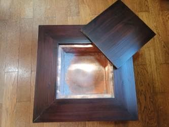 木枠付きの火鉢（蓋あり）