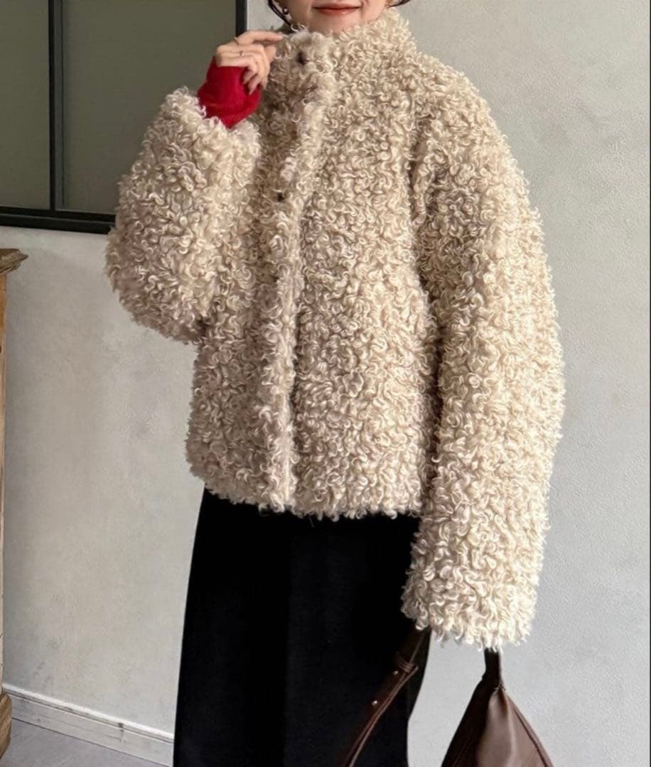 【新品未使用タグ付き】Thevon プードルファーミドルジャケット アイボリー