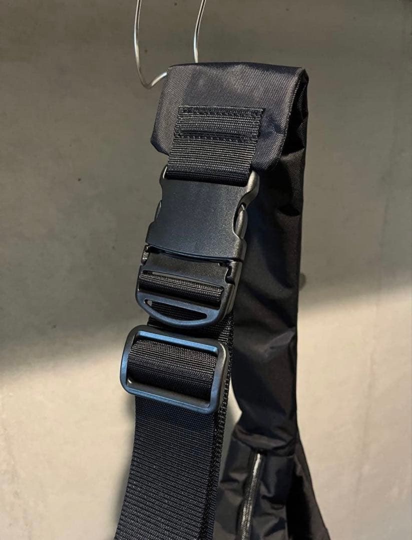 CLESSTE ブラック ショルダーバッグ