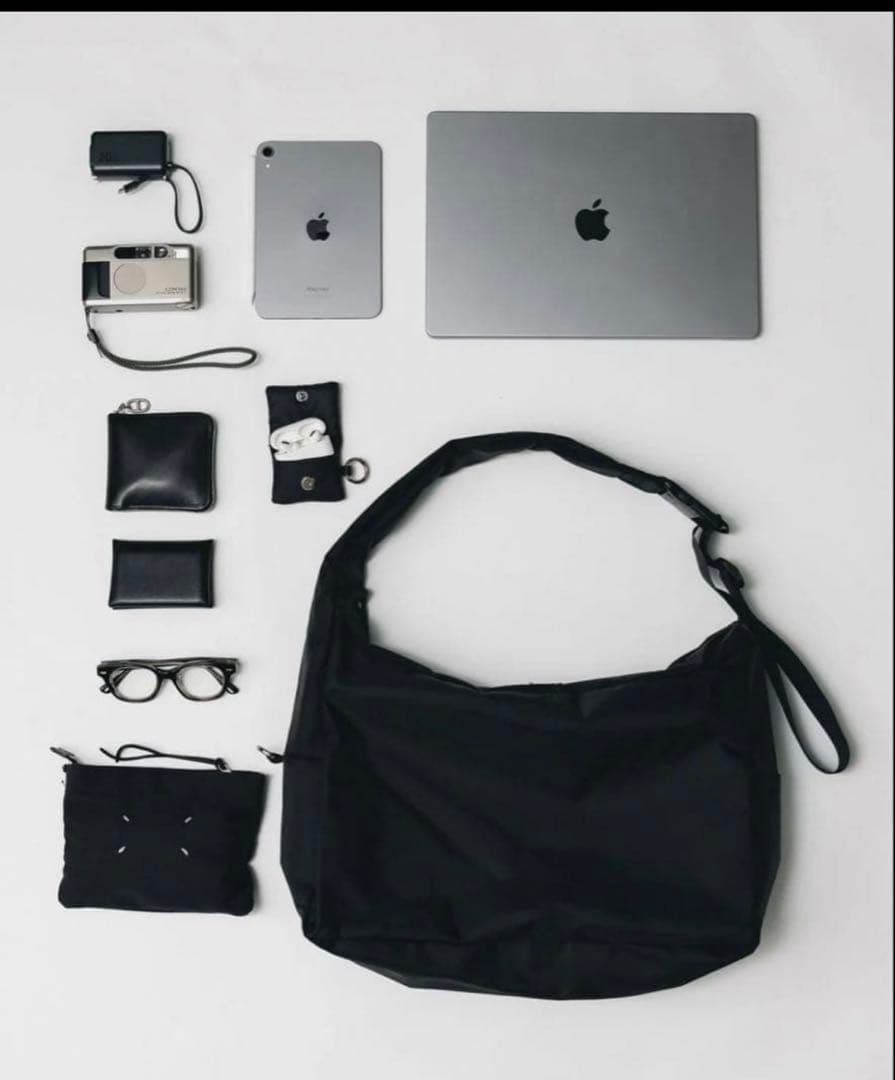 CLESSTE ブラック ショルダーバッグ