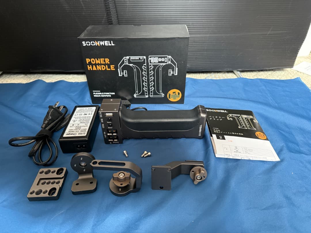 世界初ハンドル一体型：PH70 ハンドル型バッテリー＋充電器