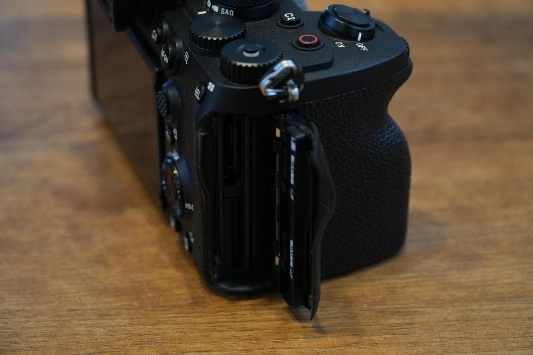 SONY α7 IV ミラーレスカメラ 本体と付属品