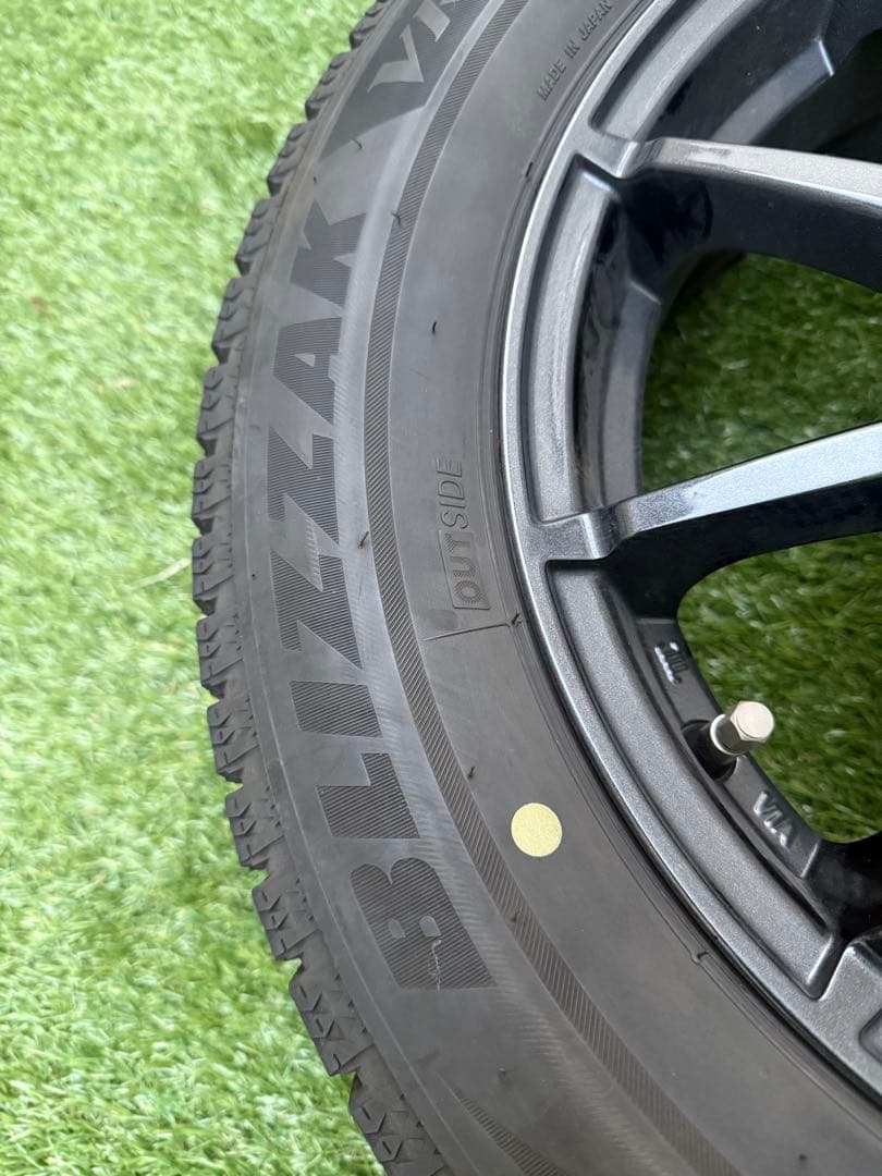 ブリヂストン BLIZZAK スタッドレスタイヤ　175/65R15 バリ山