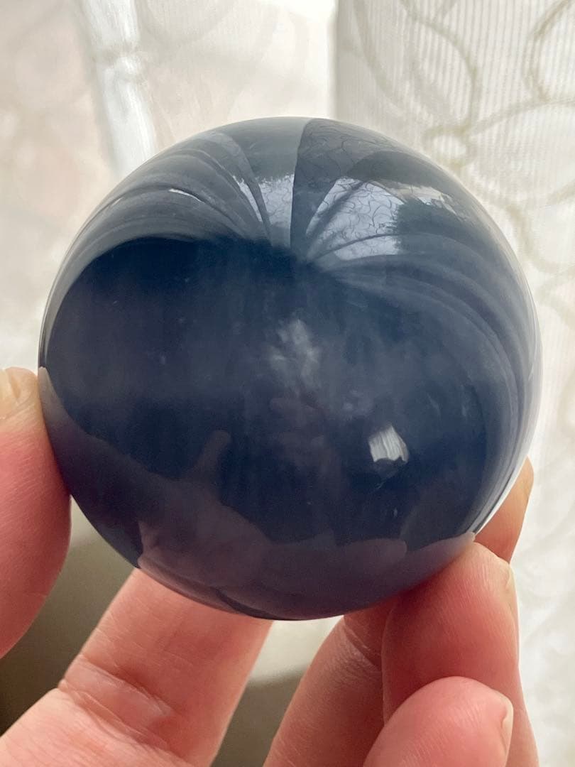 はち。さま専用マイカ入り！ブルーフローライト　スフィア　天然石置物　C204