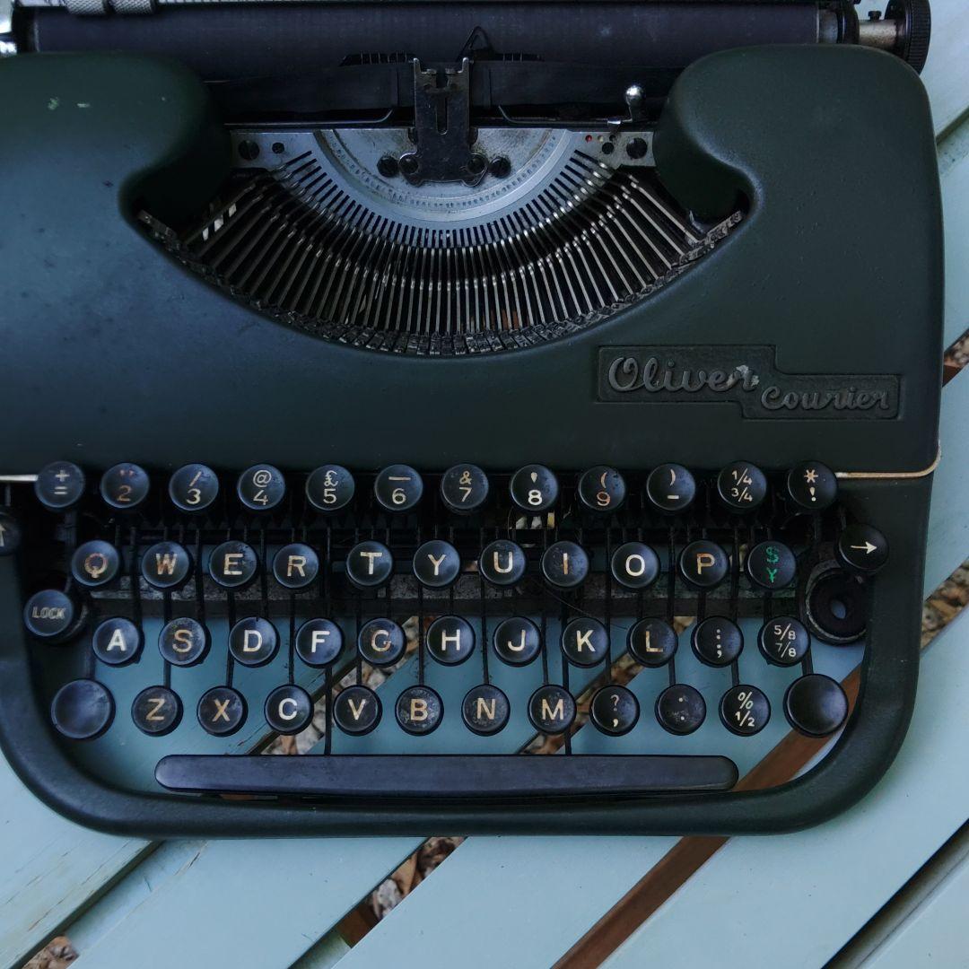 アンティーク　英国製タイプライター　レトロ機器
