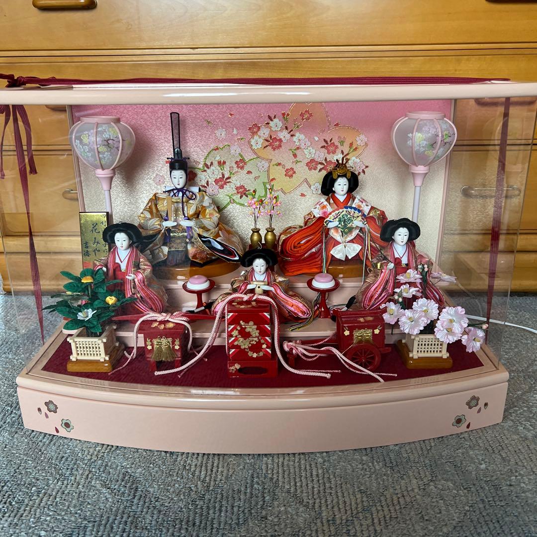伝統的な雛人形セット