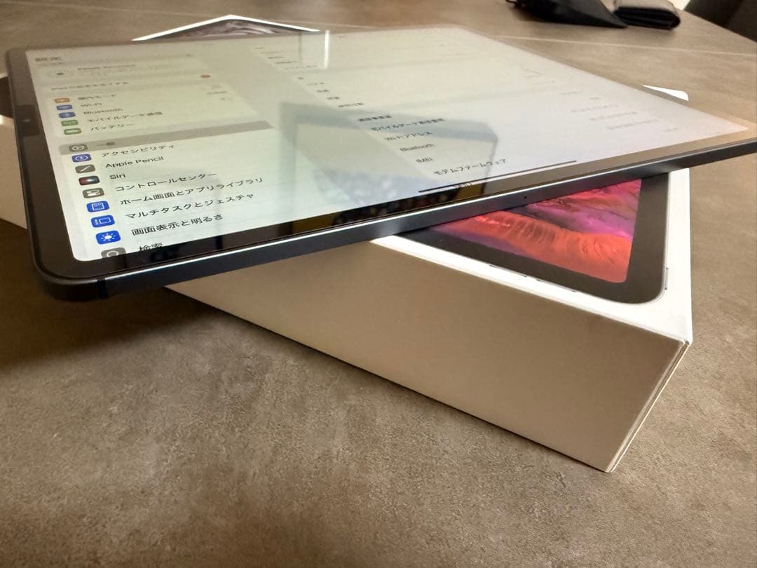 iPad Pro 第3世代12.9インチSIMフリーMagic keyboard