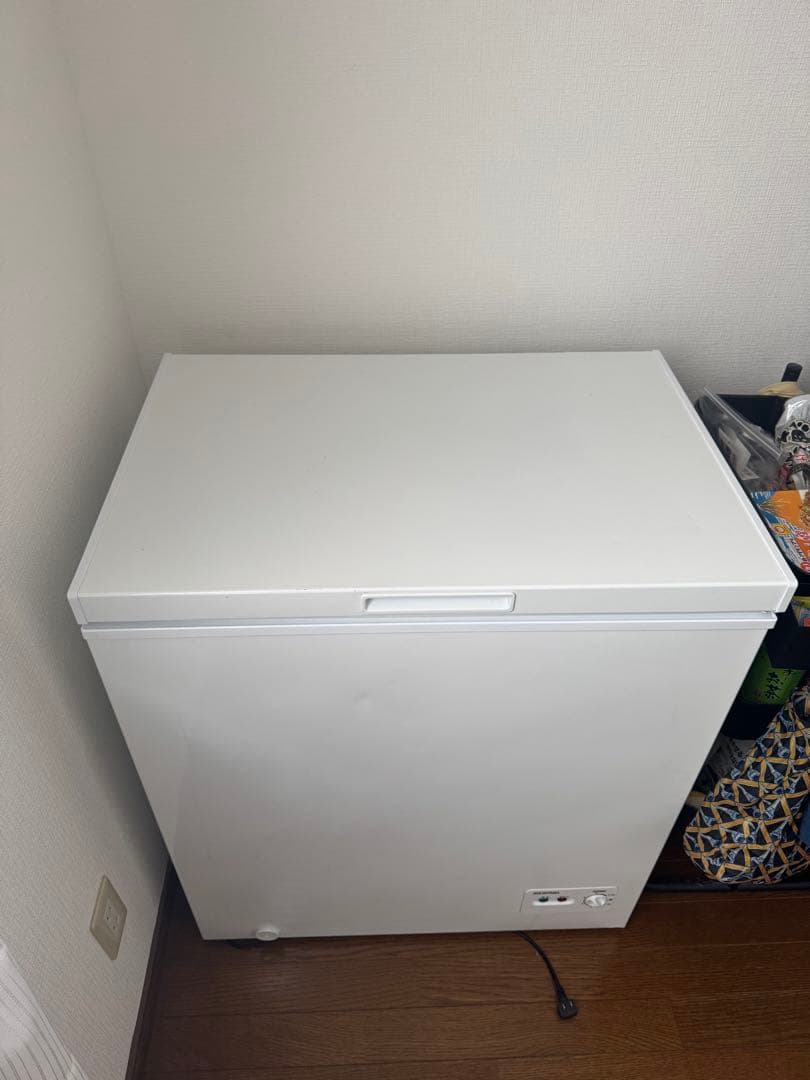 ホワイト チェストフリーザー　冷凍庫142L