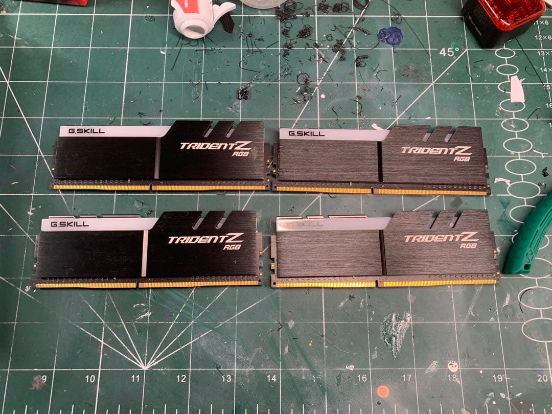 メモリー G.skill Trident Z rgb 32gb