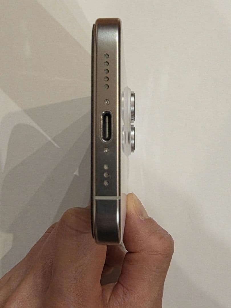 Apple iPhone 16 Pro 本体 ホワイトチタニウム