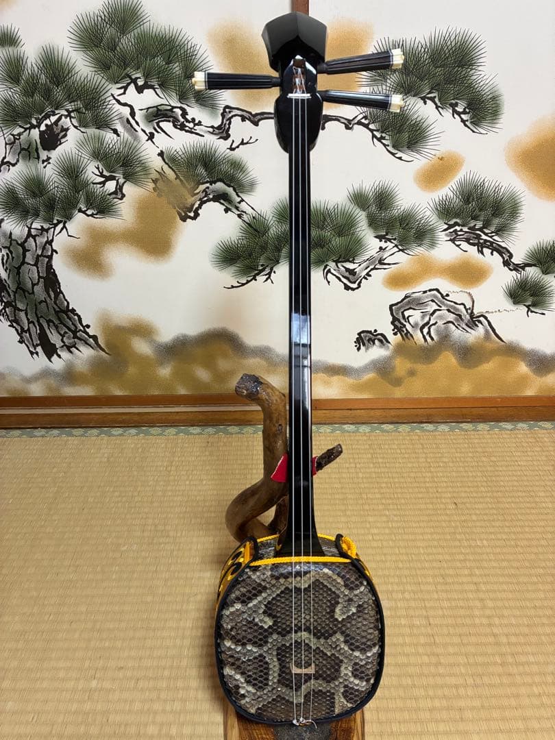 沖縄三線！貴重！知念大工型！本蛇皮！本張り！【一枚張り】