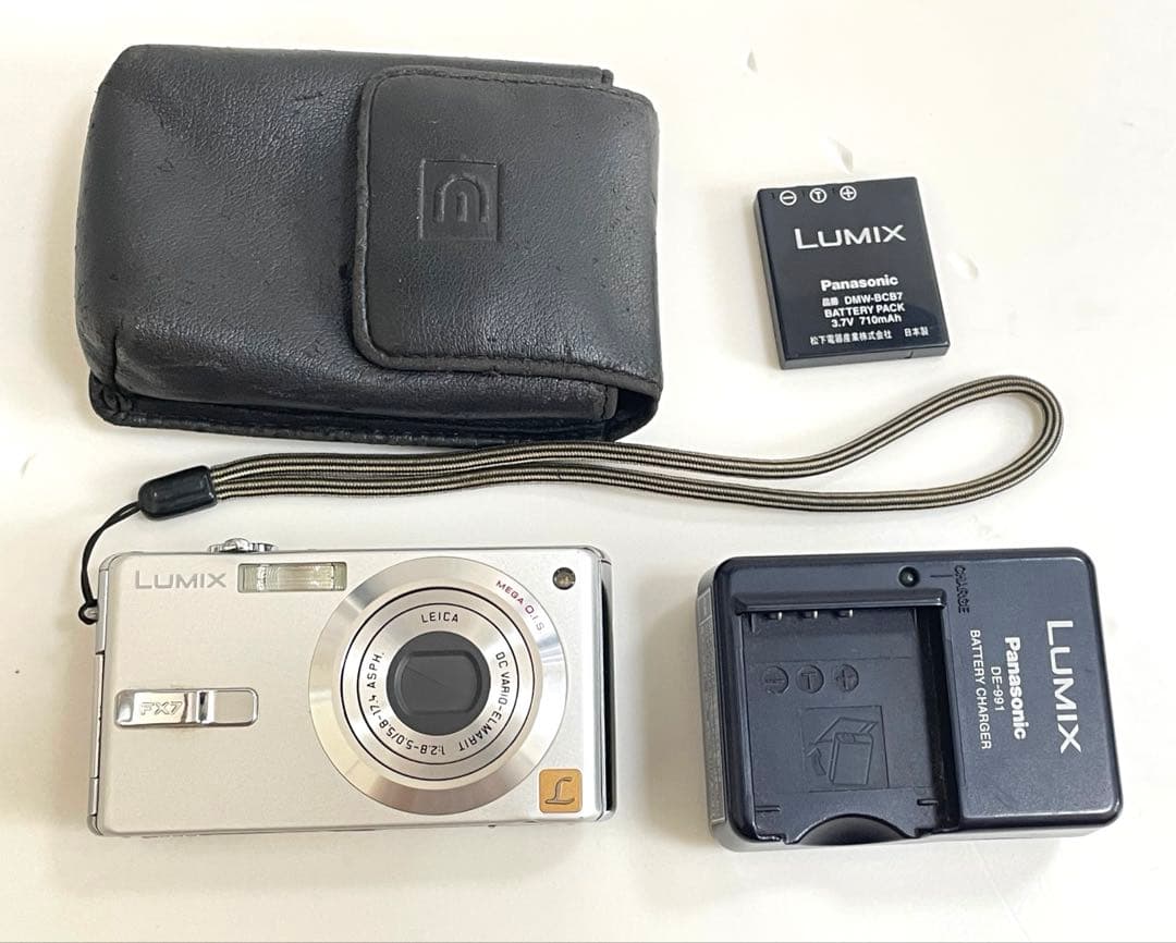 ★美品完動品★パナソニック デジカメ LUMIX DMC-FX7 バッテリーつき