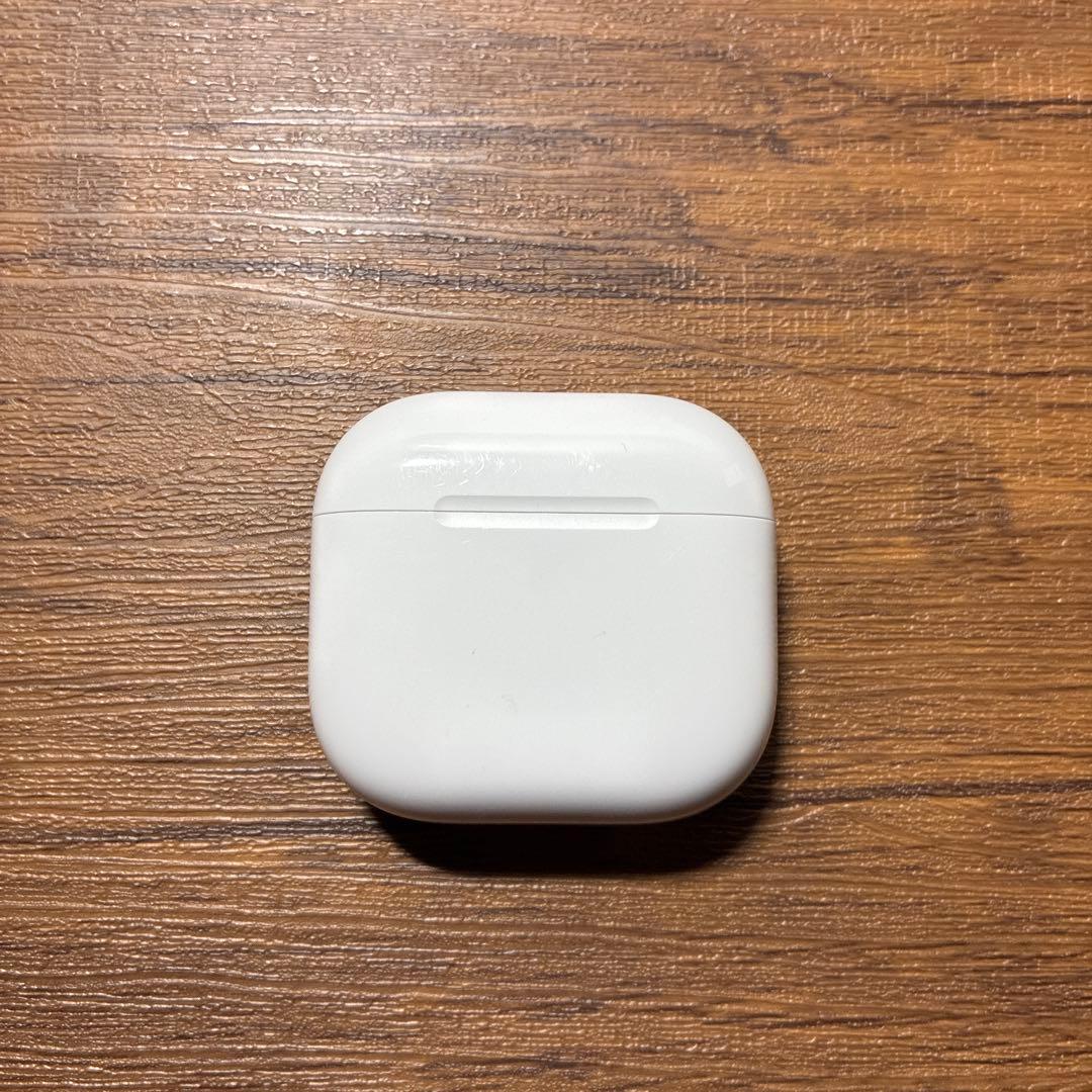 AirPods4 ANC ケースと左耳
