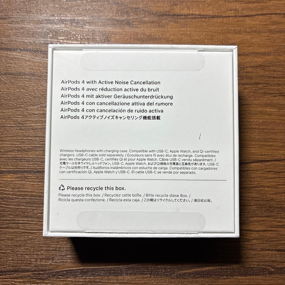 AirPods4 ANC ケースと左耳