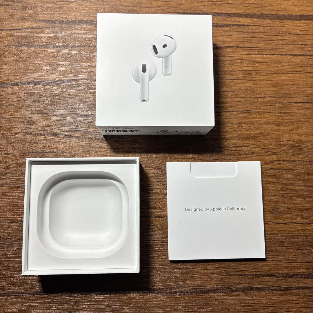 AirPods4 ANC ケースと左耳