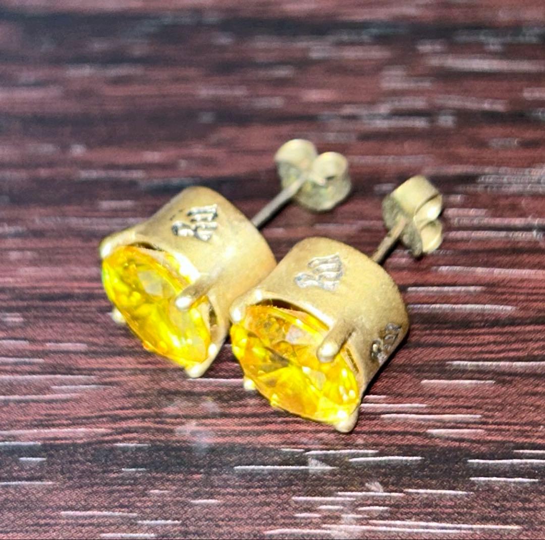 ROCA WEARイエロー ストーン スタッドピアス