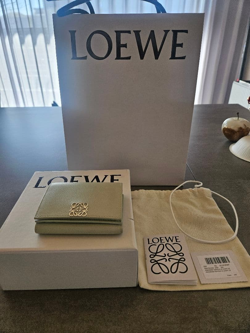 LOEWE　アナグラム　トライフォールドウォレット　三つ折り財布　ライトグリーン