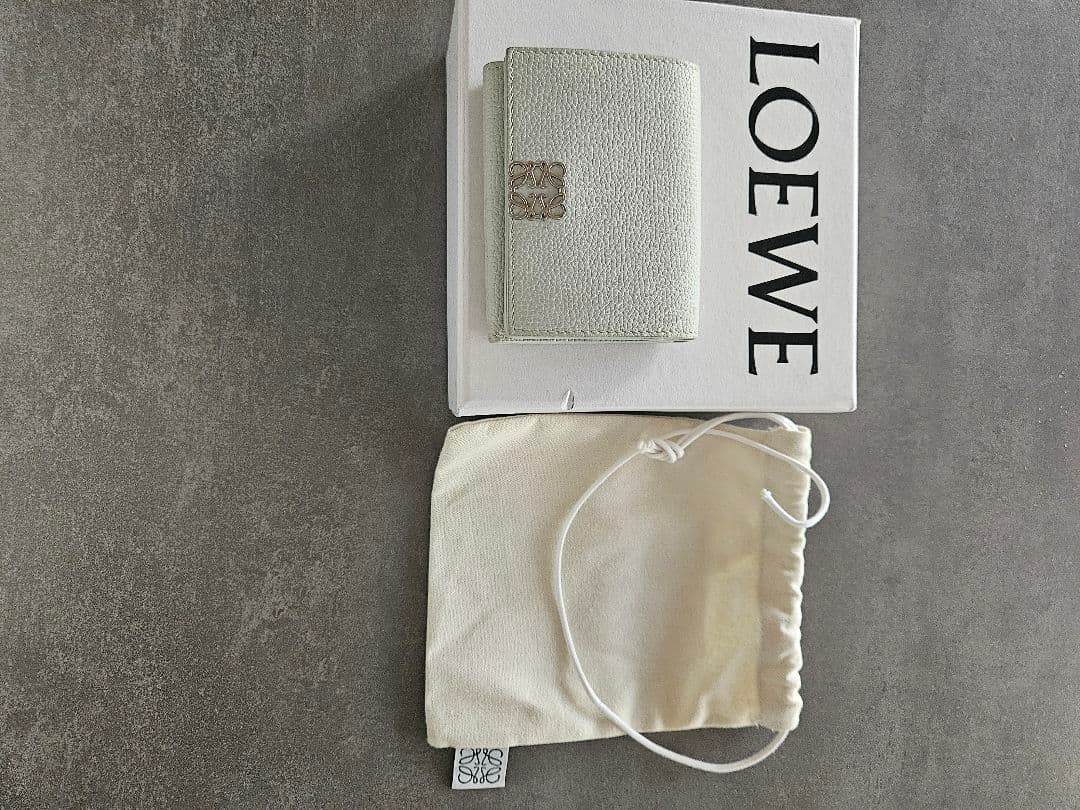LOEWE　アナグラム　トライフォールドウォレット　三つ折り財布　ライトグリーン