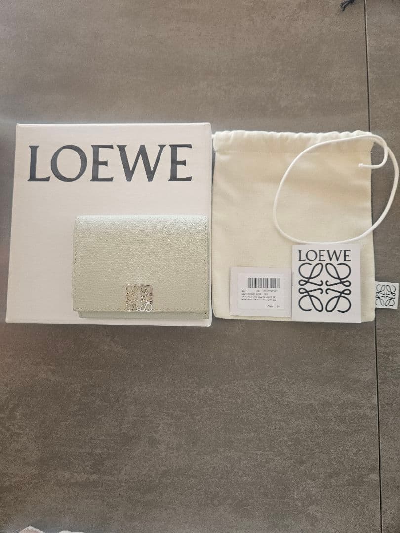 LOEWE　アナグラム　トライフォールドウォレット　三つ折り財布　ライトグリーン