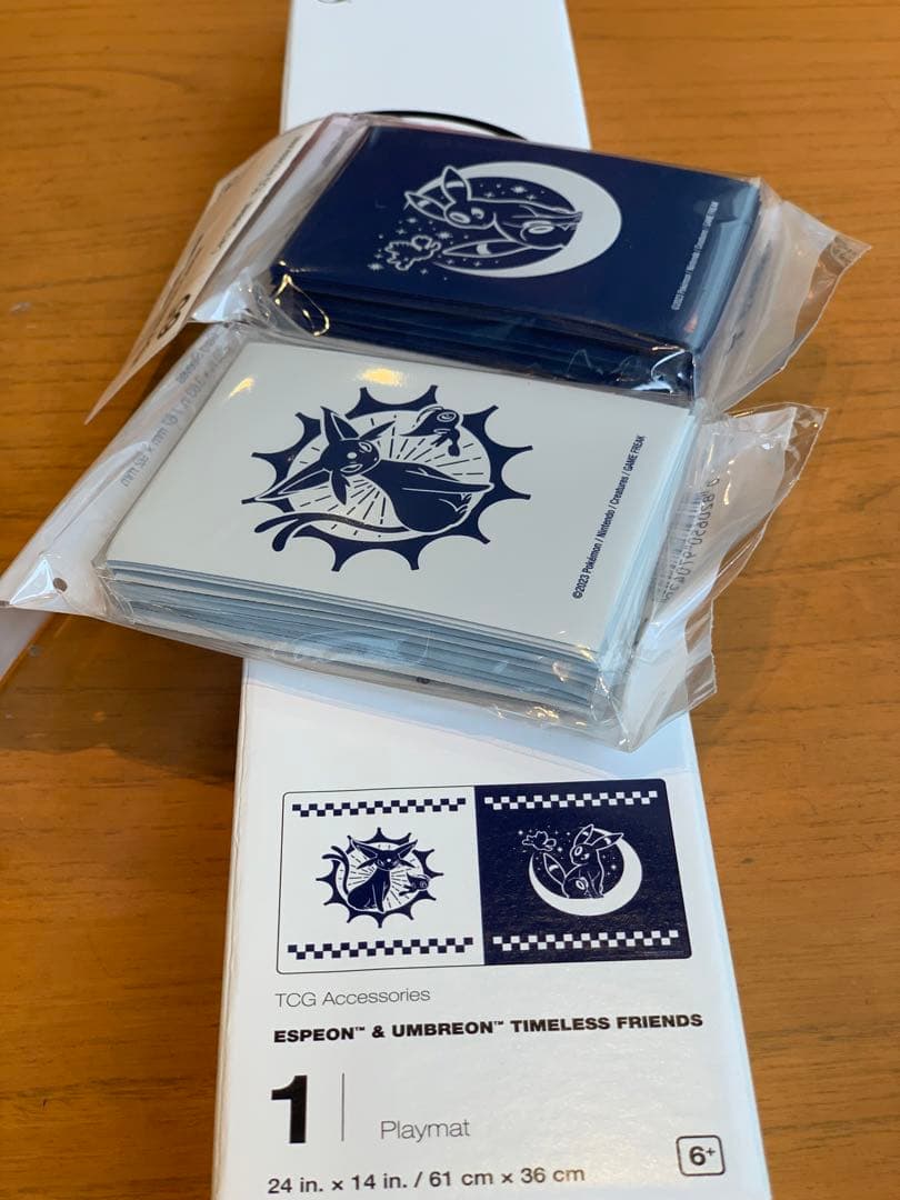 WCS ポケモン　プレイマット　スリーブ　ブラッキー　エーフィ