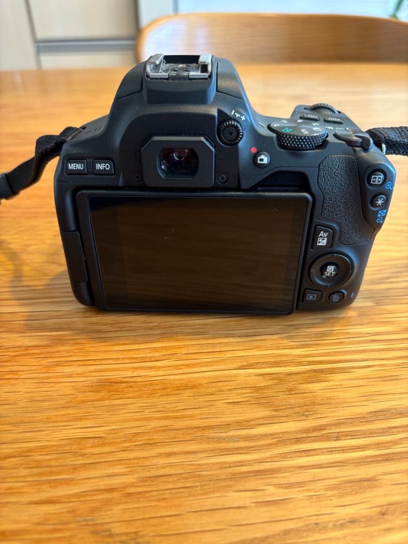 Canon EOS KISS X10 18-55mm デジタル一眼レフカメラ