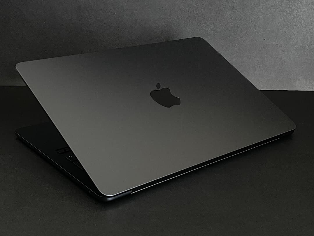 【美品】MacBook Air （M2, 2022）13.6㌅ ミッドナイト