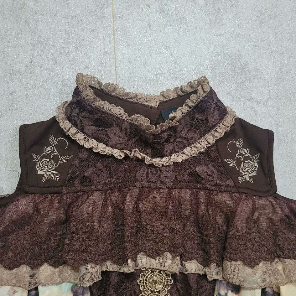 美品 オッズオネスト 天使柄 肩出しレースアップワンピース 茶