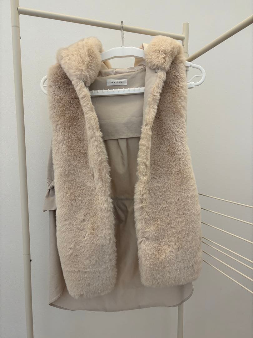 【美品】GALENA ガレナ フェイクファー エコファー　ベスト　ivory M