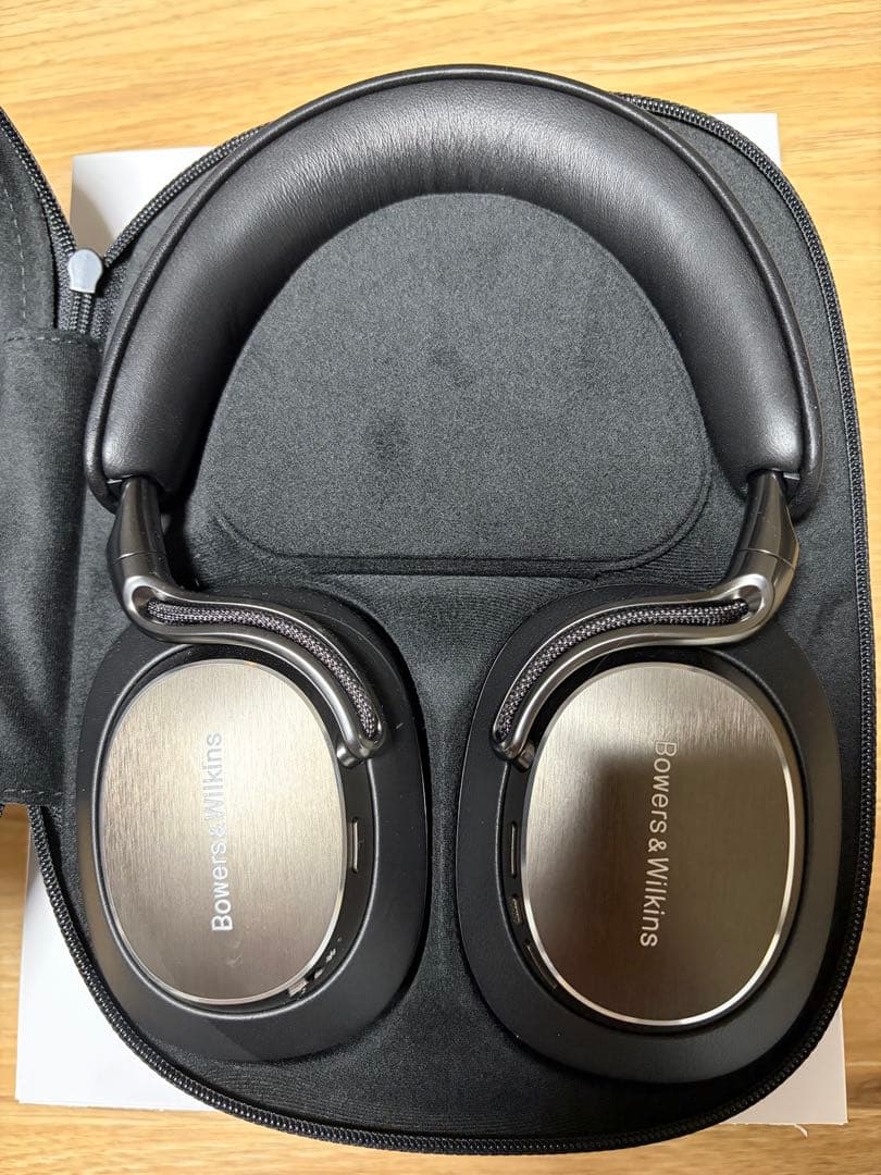 Bowers & Wilkins Px8 S2 ワイヤレスヘッドホン