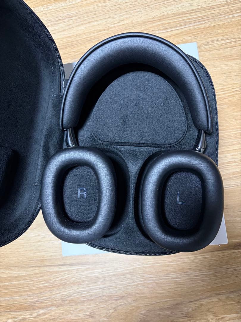 Bowers & Wilkins Px8 S2 ワイヤレスヘッドホン