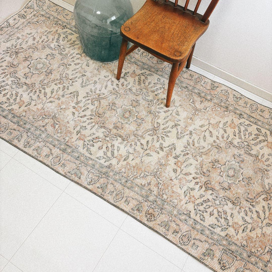 トルコ　ヴィンテージラグ　ベージュ　フローラル