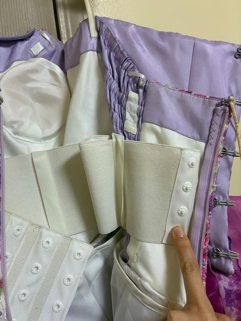 カラードレス 紫 白 フリル　ウェディングドレス　花柄　シュガーケイ？