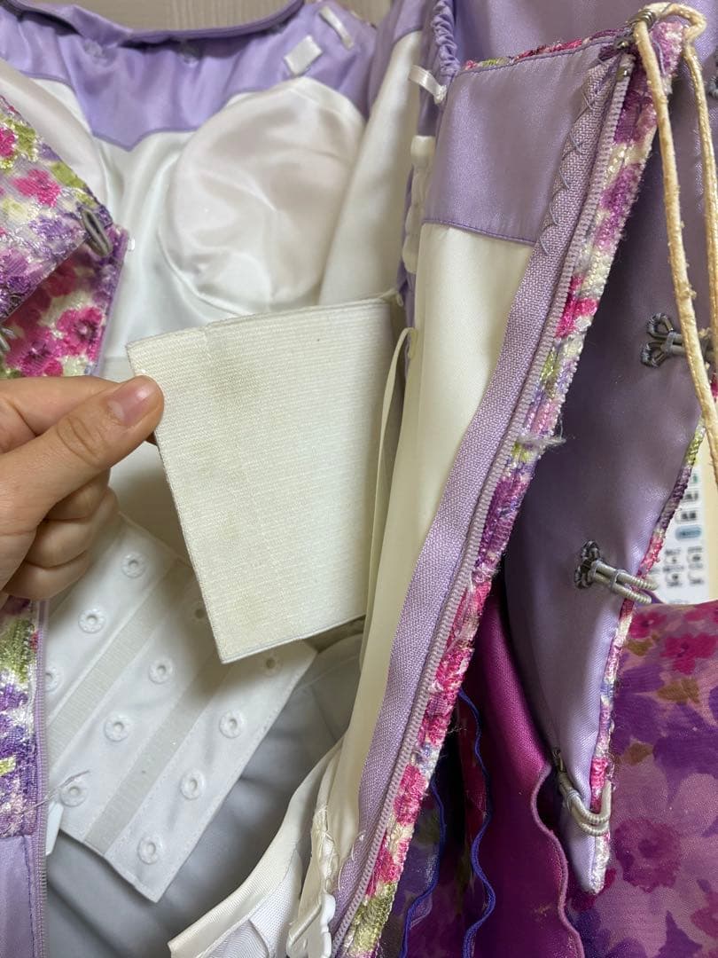 カラードレス 紫 白 フリル　ウェディングドレス　花柄　シュガーケイ？