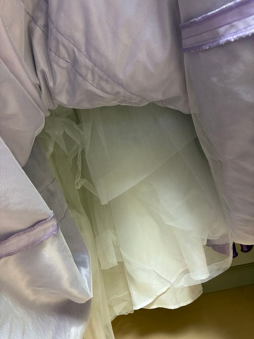 カラードレス 紫 白 フリル　ウェディングドレス　花柄　シュガーケイ？