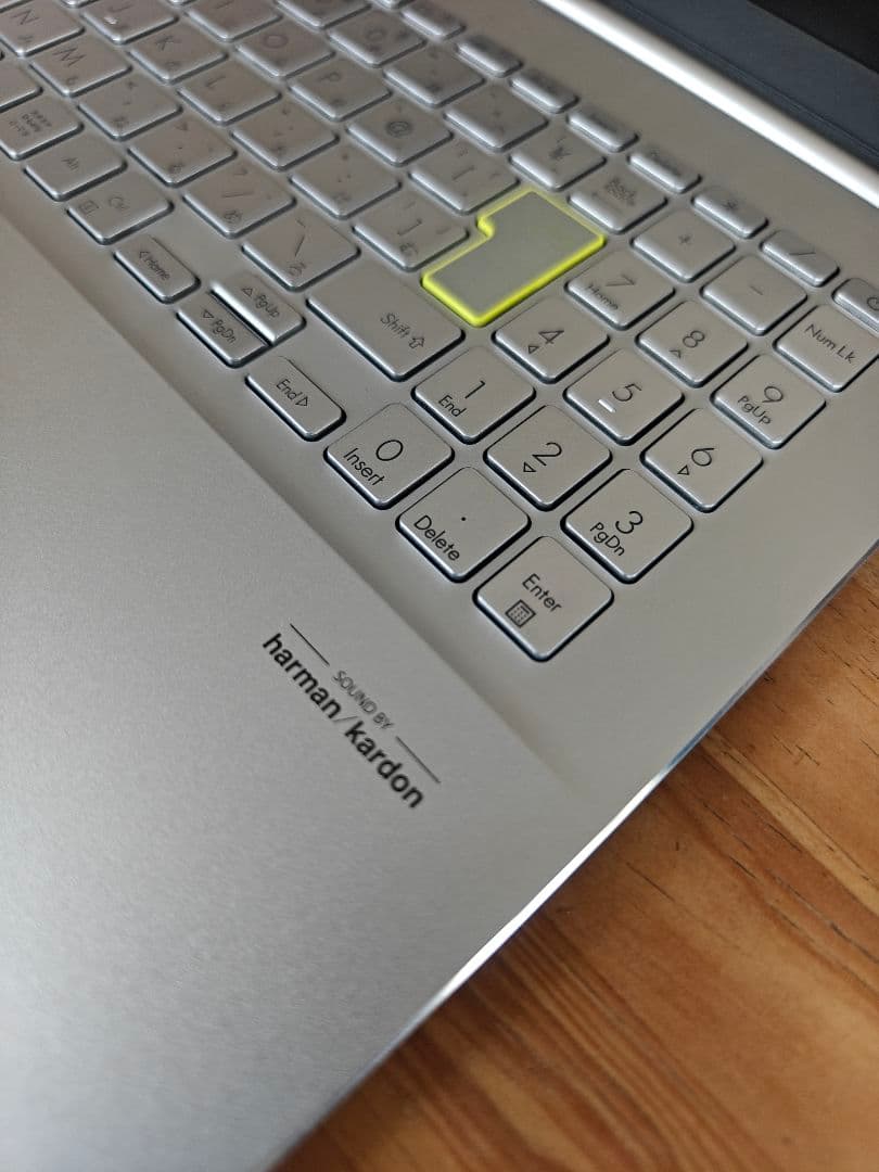 ASUS VivoBook 本体　ノートパソコン15.6型