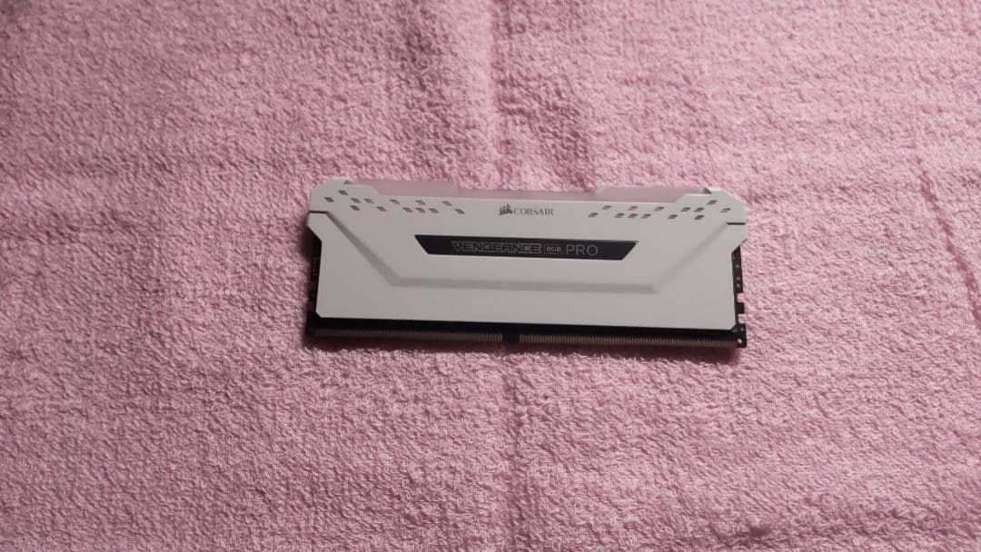 CORSAIR 16GB DDR4-2666 メモリー