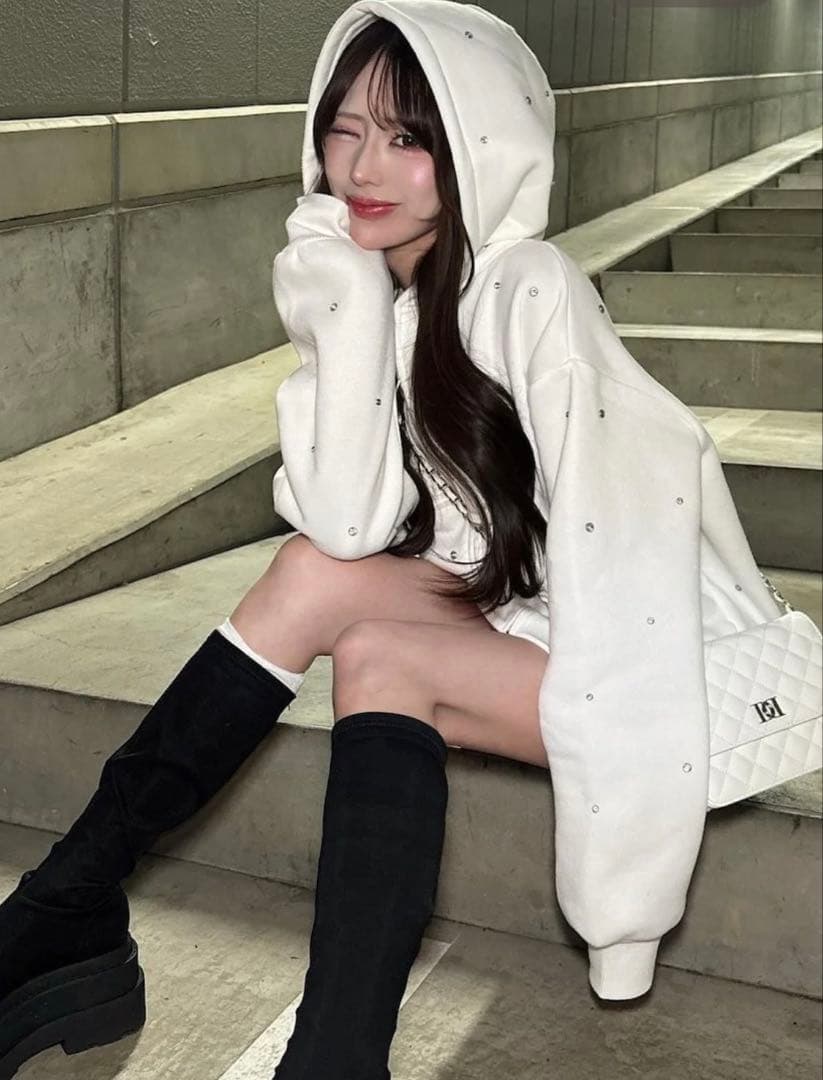 新作　美品　Darich DDロゴビジュージップパーカー　ホワイト