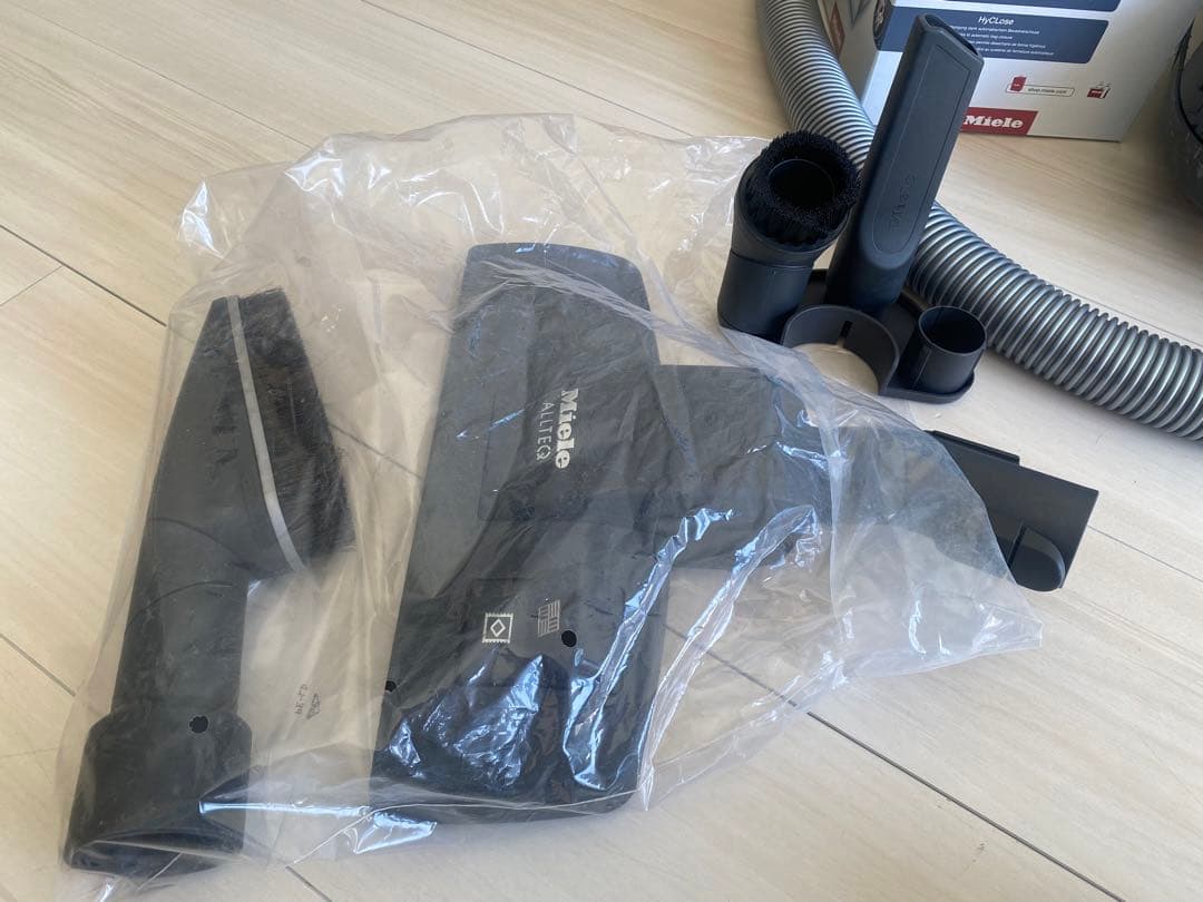 出品は29日まで！Miele Classic C1 キャニスター掃除機