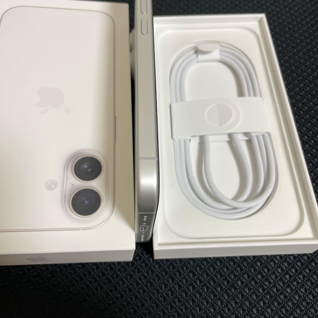 Apple iPhone 17 ホワイト 本体 充電ケーブル付き