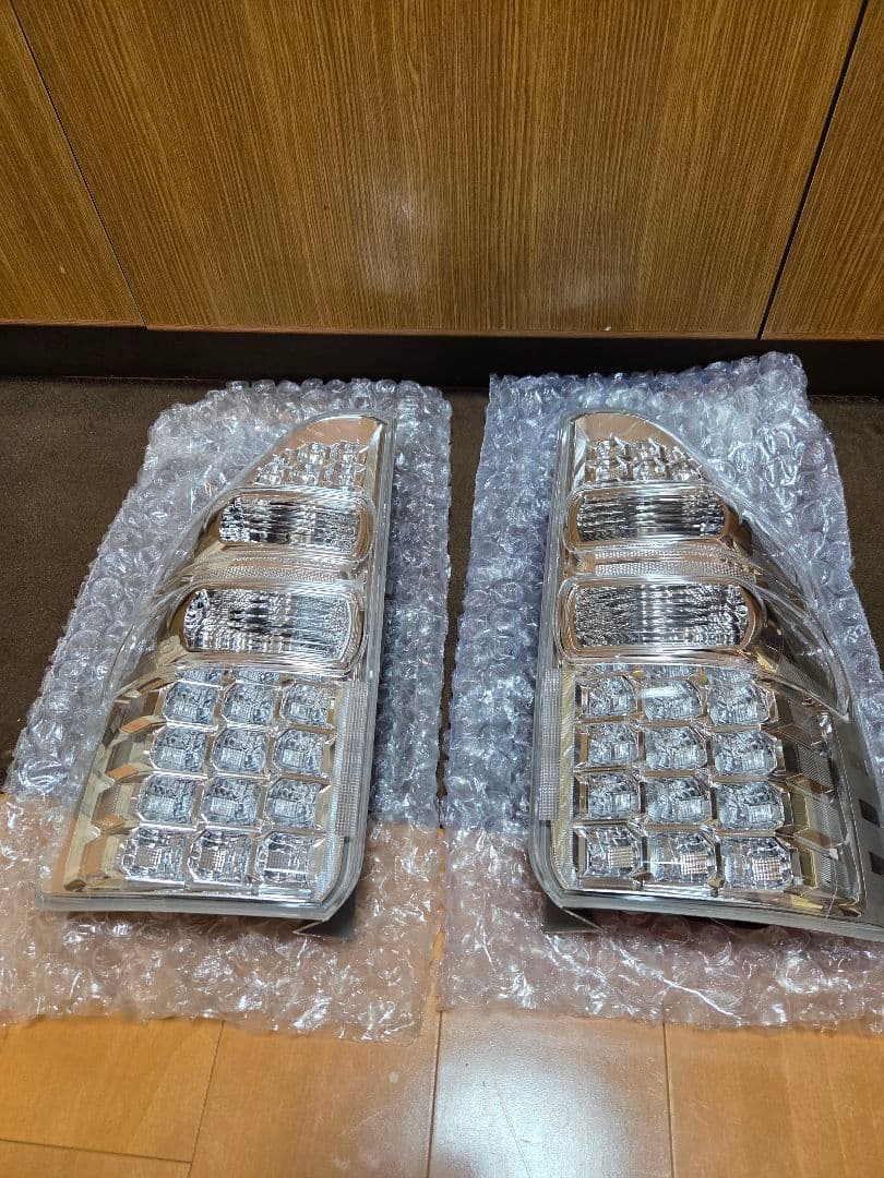 70ノア　クリアテールランプ美品