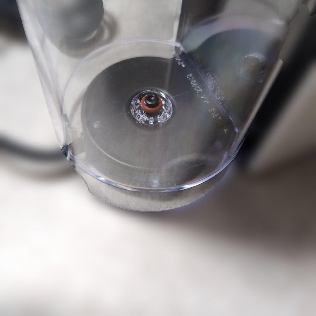 【極美品✨️】ネスプレッソ エッセンサミニ　C30-WH-W コーヒーメーカー