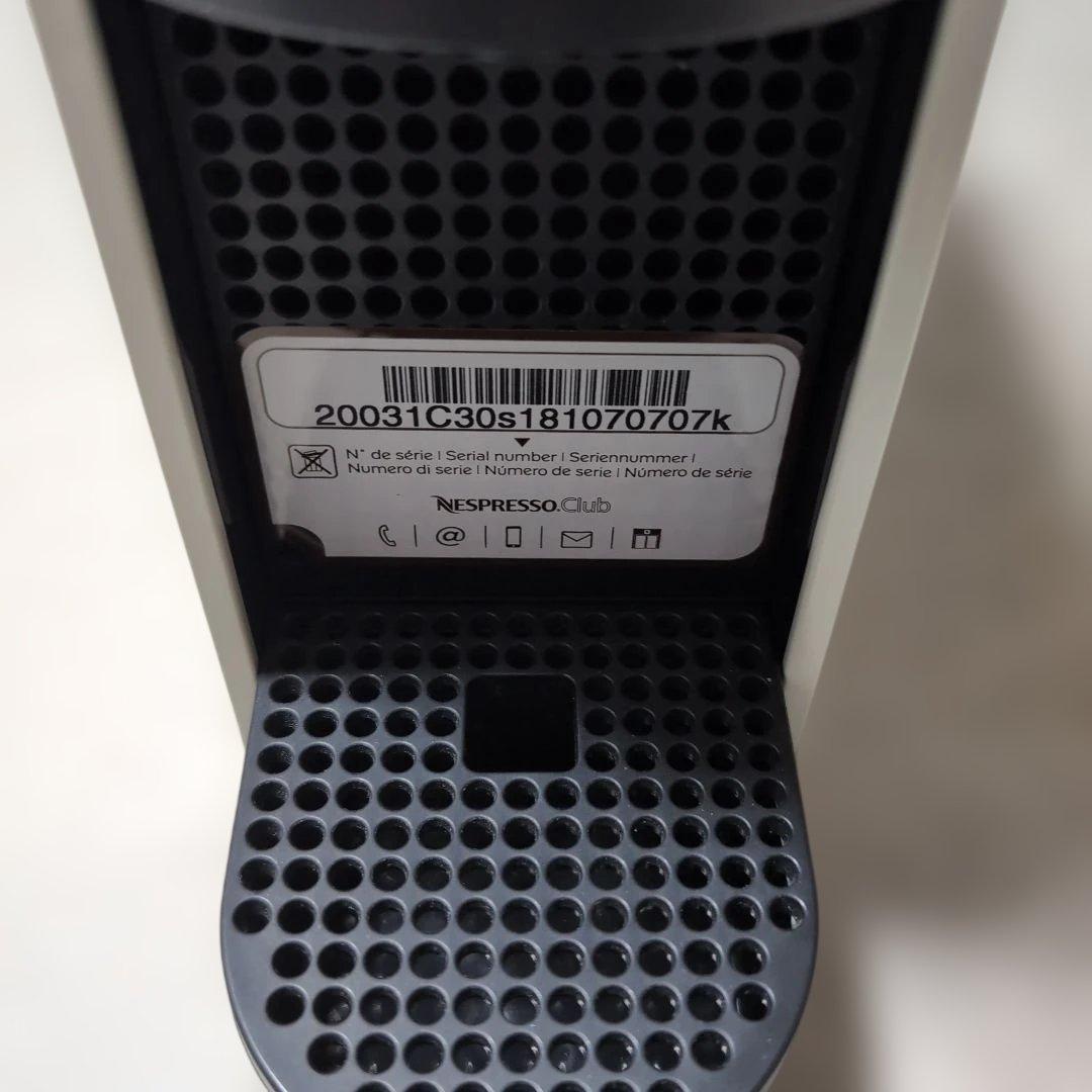 【極美品✨️】ネスプレッソ エッセンサミニ　C30-WH-W コーヒーメーカー