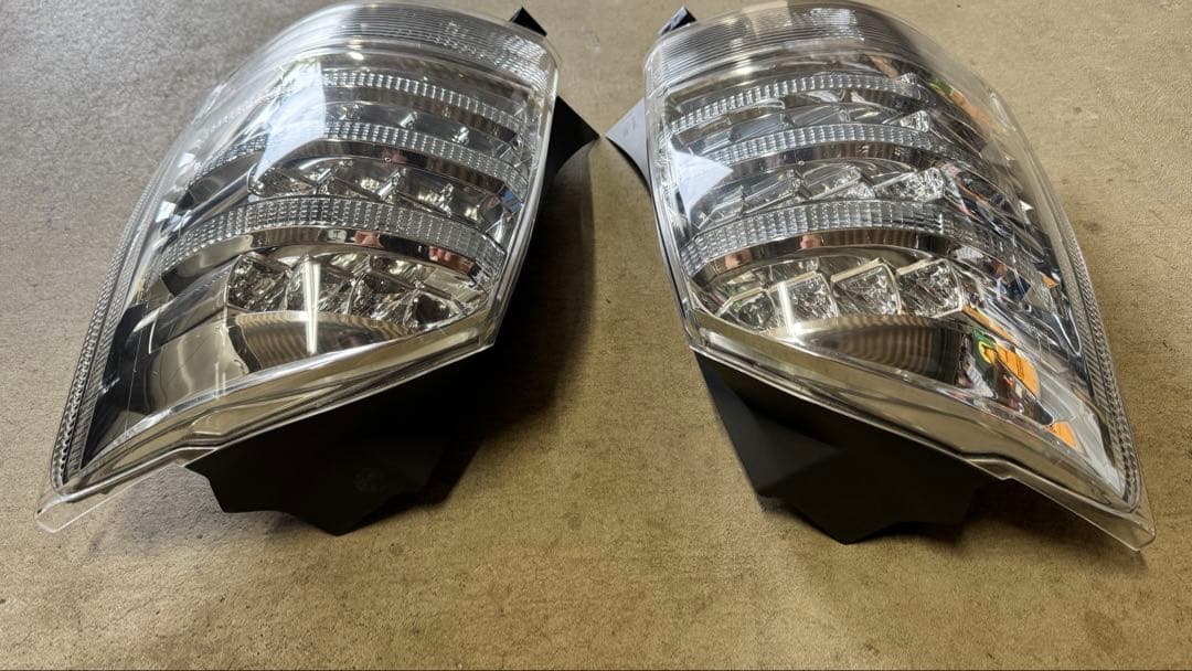 トヨタ純正　ウィッシュ　10系　クリテールランプ　左右セット